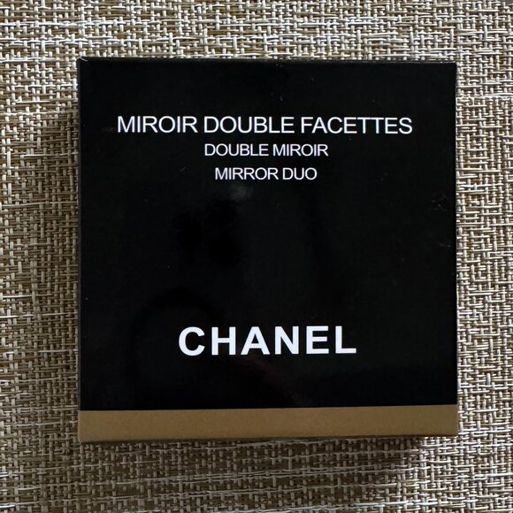 Chanel Duo Mirror Double Facettes Compact with Carrying Case | White | NIB - Picture 2 of 2